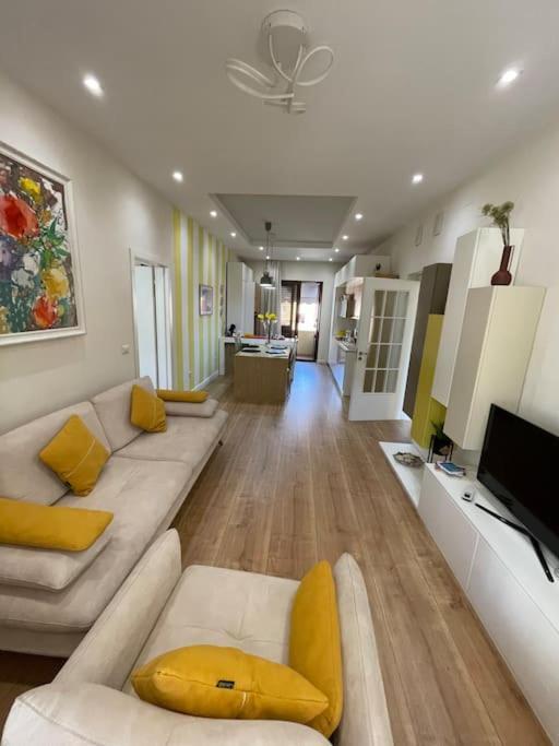 Sun Apartment In The Heart Of Tiranë Luaran gambar